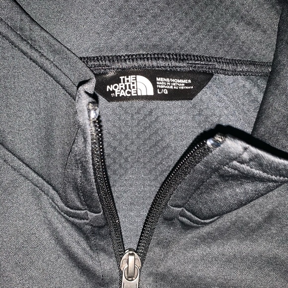 Men’s The North Face Quarter-Zip - Picture 3 of 4